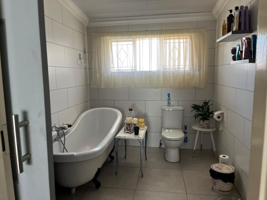 3 Bedroom Property for Sale in Flamwood North West